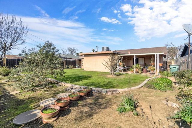 2515 W Lansing Way, Fresno, CA 93705