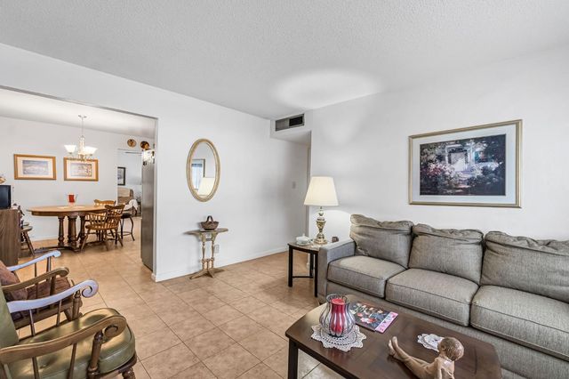 2515 W Lansing Way, Fresno, CA 93705