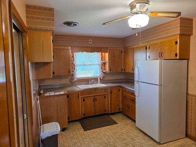 824 High Street, Hobart, IN 46342