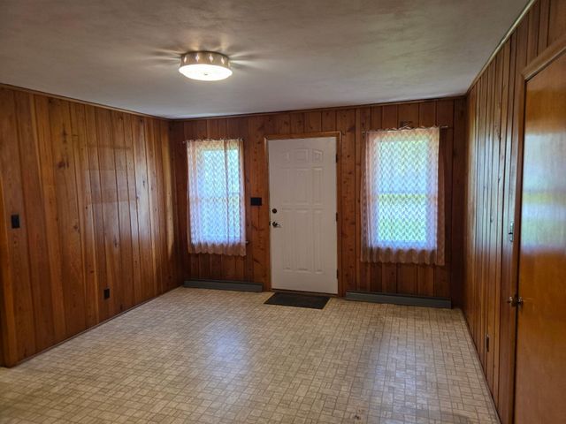 824 High Street, Hobart, IN 46342