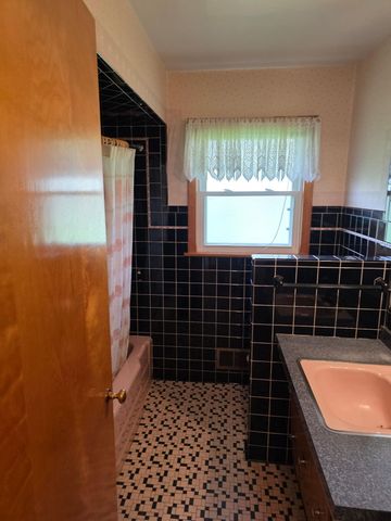 824 High Street, Hobart, IN 46342