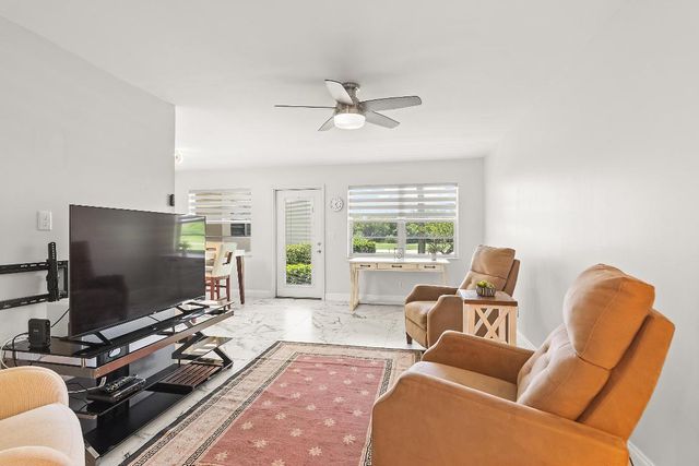 69 Royal Oak Court 105, Vero Beach, FL 32962