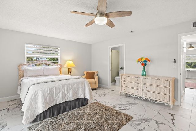 69 Royal Oak Court 105, Vero Beach, FL 32962