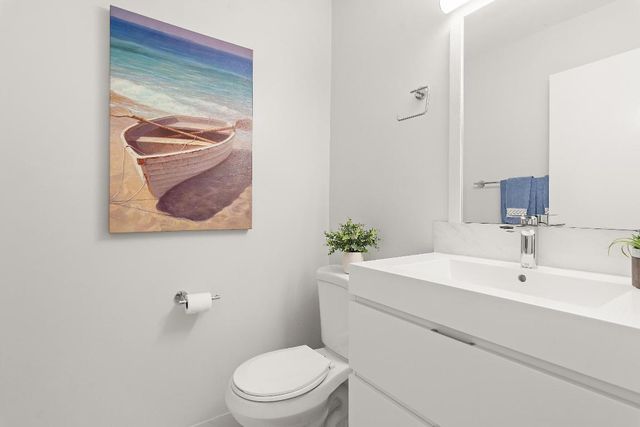 69 Royal Oak Court 105, Vero Beach, FL 32962