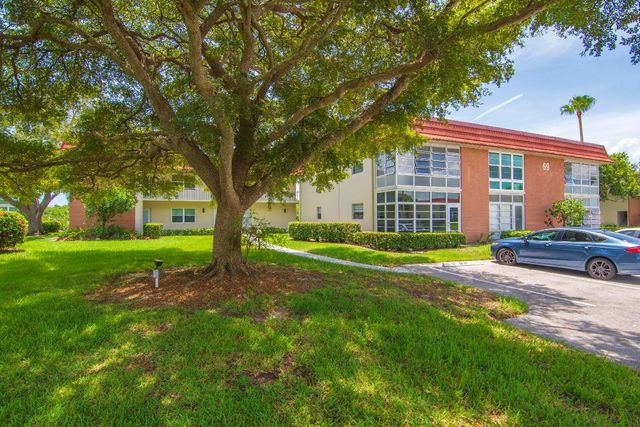 69 Royal Oak Court 105, Vero Beach, FL 32962