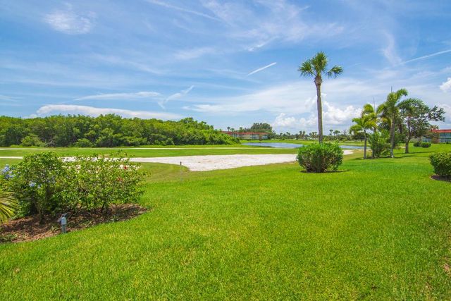 69 Royal Oak Court 105, Vero Beach, FL 32962