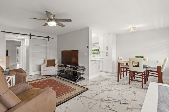 69 Royal Oak Court 105, Vero Beach, FL 32962