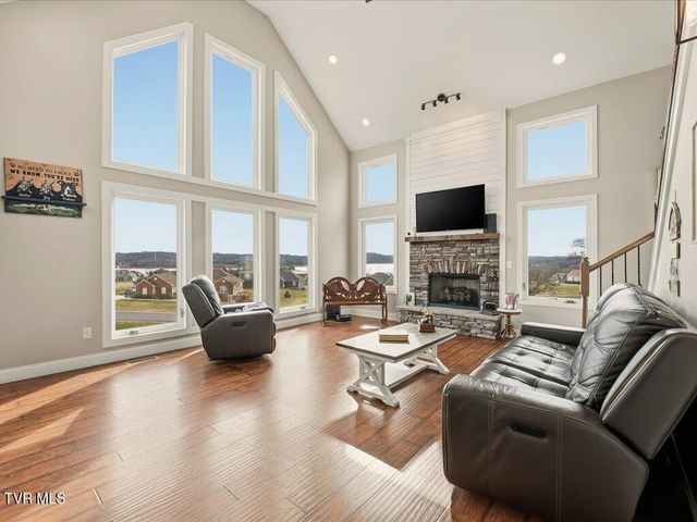 5017 Serenity Drive, Mooresburg, TN 37811