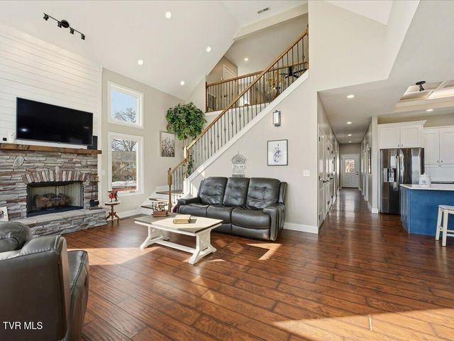 5017 Serenity Drive, Mooresburg, TN 37811