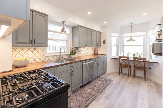 2783 Hampton Road, Rocky River, OH 44116