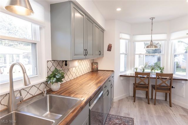 2783 Hampton Road, Rocky River, OH 44116