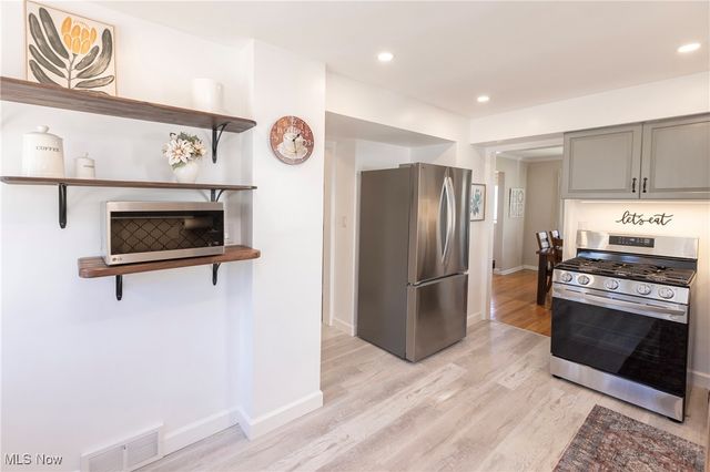 2783 Hampton Road, Rocky River, OH 44116