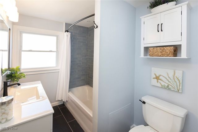 2783 Hampton Road, Rocky River, OH 44116