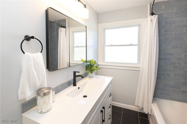 2783 Hampton Road, Rocky River, OH 44116