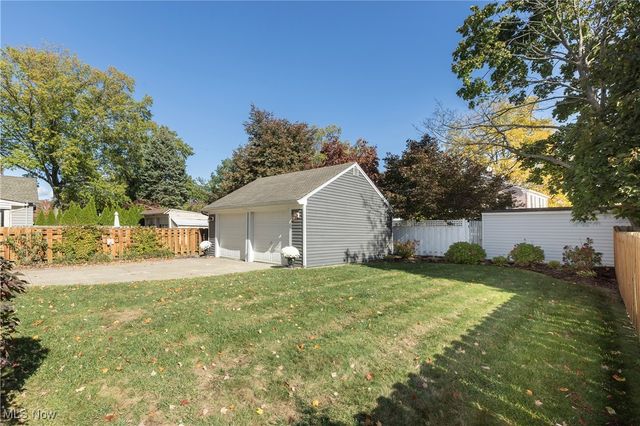 2783 Hampton Road, Rocky River, OH 44116