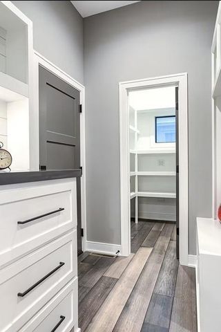 18620 Reinhardt Street, Overland Park, KS 66085