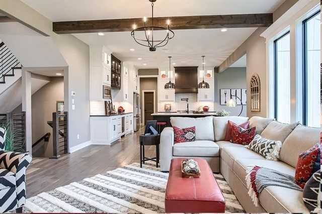 18620 Reinhardt Street, Overland Park, KS 66085