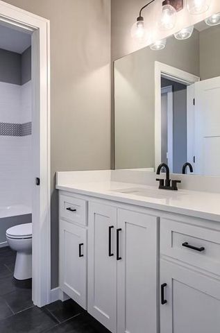 18620 Reinhardt Street, Overland Park, KS 66085