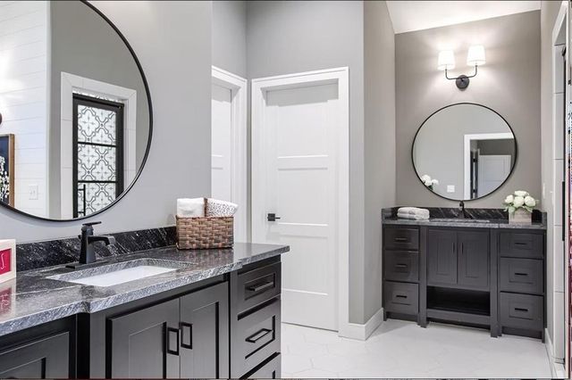 18620 Reinhardt Street, Overland Park, KS 66085