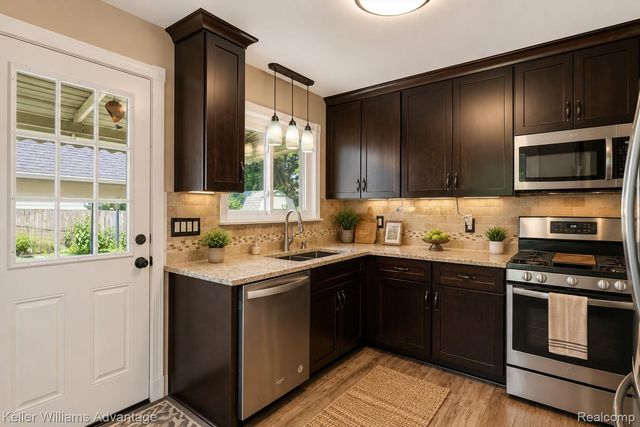 17690 Colgate Street, Dearborn Heights, MI 48125