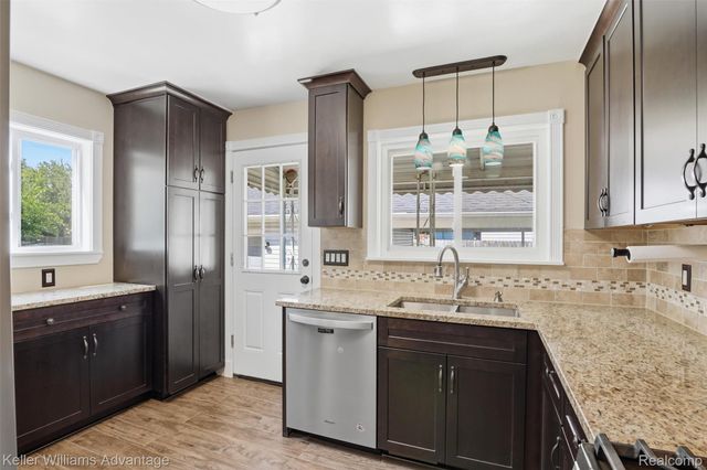 17690 Colgate Street, Dearborn Heights, MI 48125