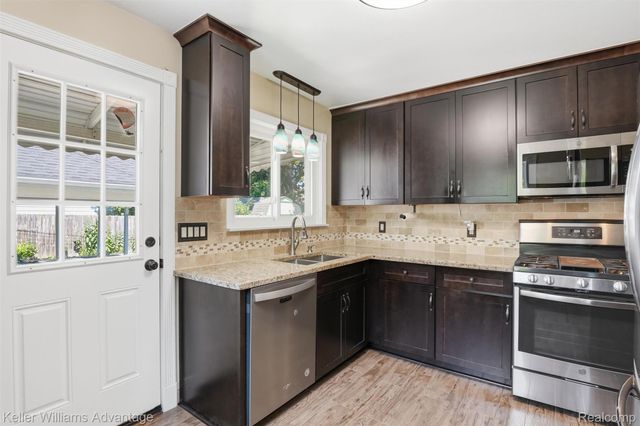 17690 Colgate Street, Dearborn Heights, MI 48125