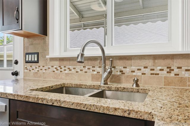 17690 Colgate Street, Dearborn Heights, MI 48125