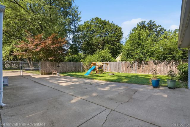 17690 Colgate Street, Dearborn Heights, MI 48125