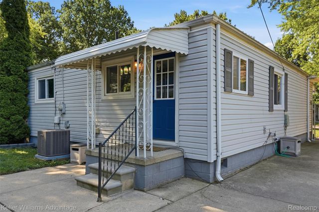 17690 Colgate Street, Dearborn Heights, MI 48125