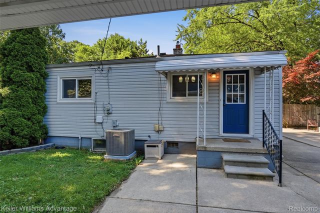 17690 Colgate Street, Dearborn Heights, MI 48125