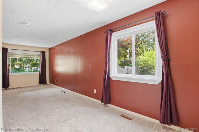 17690 Colgate Street, Dearborn Heights, MI 48125