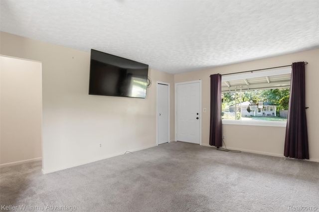 17690 Colgate Street, Dearborn Heights, MI 48125