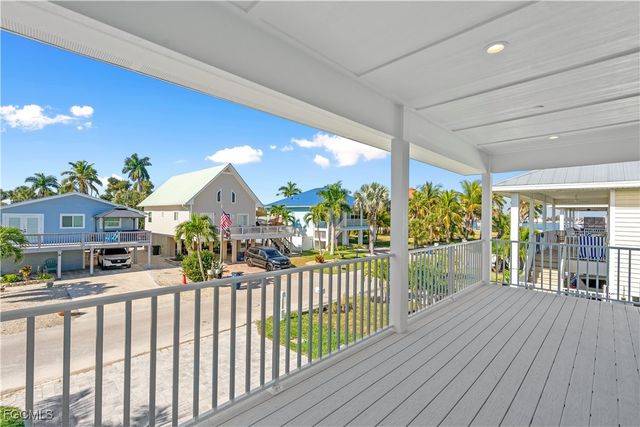 250 Pearl ST, Fort Myers Beach, FL 33931