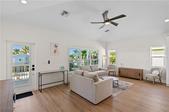 250 Pearl ST, Fort Myers Beach, FL 33931