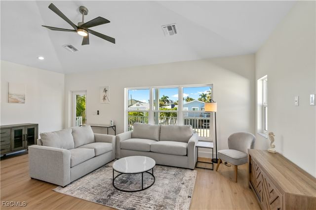 250 Pearl ST, Fort Myers Beach, FL 33931