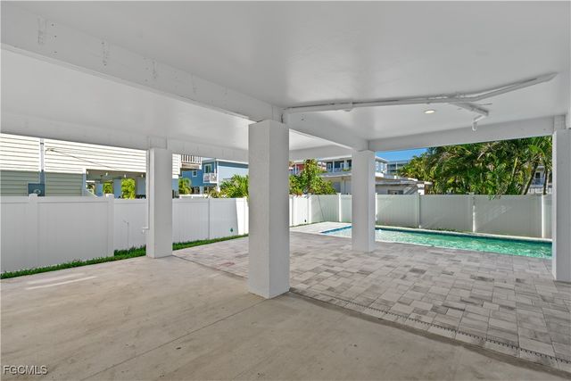 250 Pearl ST, Fort Myers Beach, FL 33931