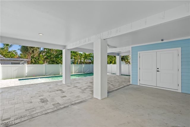 250 Pearl ST, Fort Myers Beach, FL 33931