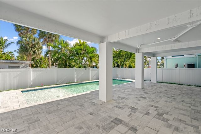 250 Pearl ST, Fort Myers Beach, FL 33931