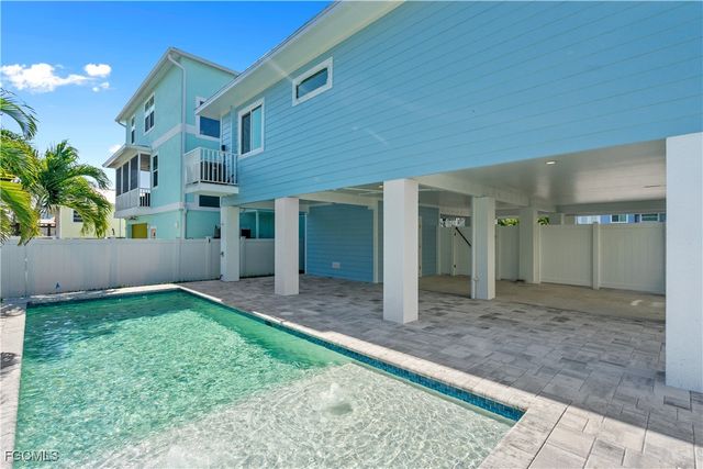 250 Pearl ST, Fort Myers Beach, FL 33931
