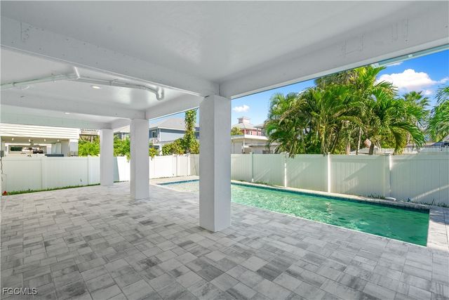 250 Pearl ST, Fort Myers Beach, FL 33931