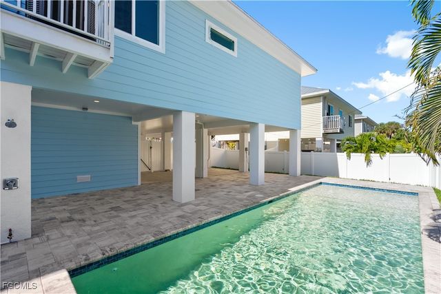 250 Pearl ST, Fort Myers Beach, FL 33931