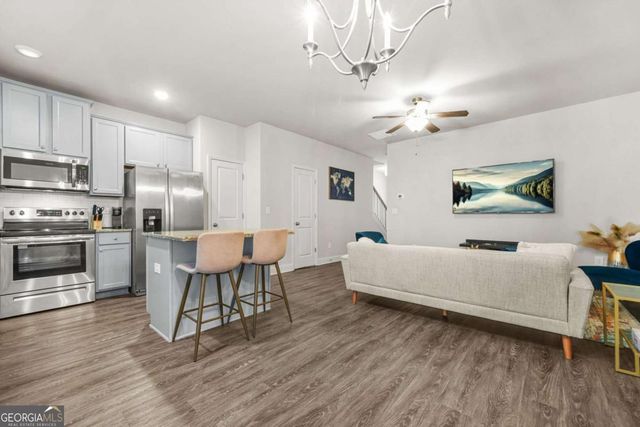 6256 TRICKLE Bend, Atlanta, GA 30349