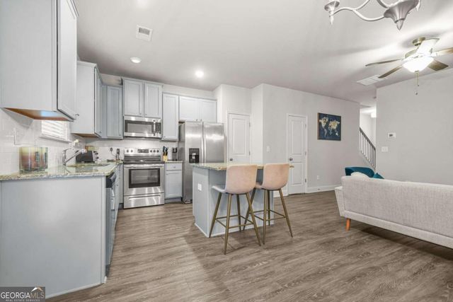 6256 TRICKLE Bend, Atlanta, GA 30349