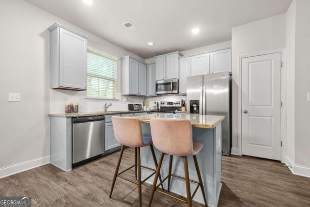 6256 TRICKLE Bend, Atlanta, GA 30349