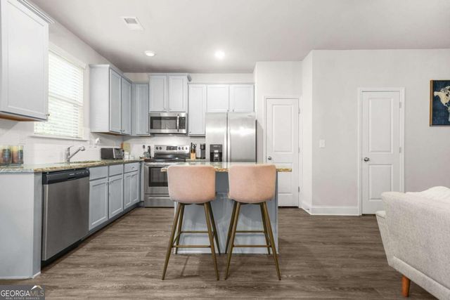 6256 TRICKLE Bend, Atlanta, GA 30349