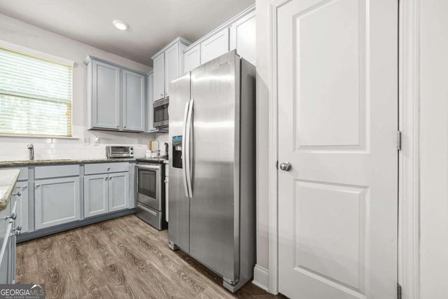 6256 TRICKLE Bend, Atlanta, GA 30349