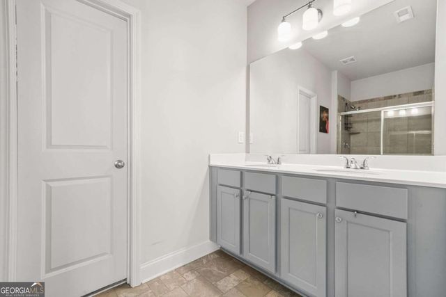 6256 TRICKLE Bend, Atlanta, GA 30349