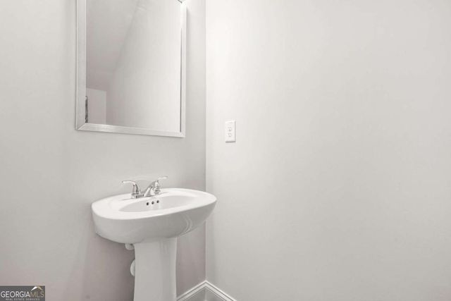 6256 TRICKLE Bend, Atlanta, GA 30349