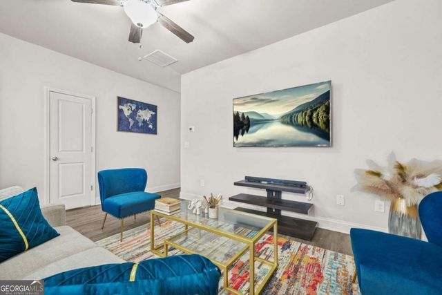 6256 TRICKLE Bend, Atlanta, GA 30349