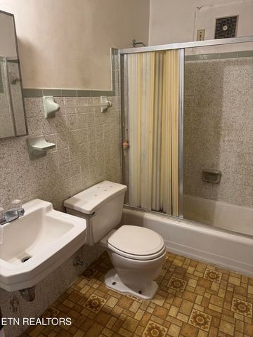 2101 NW Chillicothe St, Knoxville, TN 37921